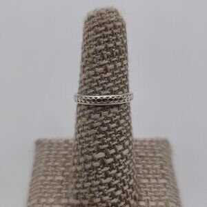Size 6 Sterling Silver Cute Dot Pattern Ring A3043